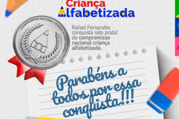 Rafael Fernandes recebe o selo prata do Programa “Compromisso Nacional Criança Alfabetizada”
