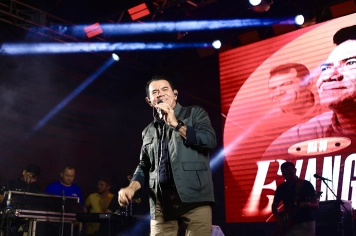 Prefeitura realiza com sucesso, o dia do Evangélico com shows em Praça Pública